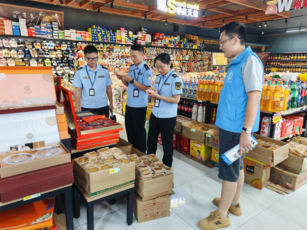 護(hù)航中秋食品安全，市場(chǎng)監(jiān)管所在行動(dòng)——筑牢食品銷售防線，守護(hù)萬家團(tuán)圓味